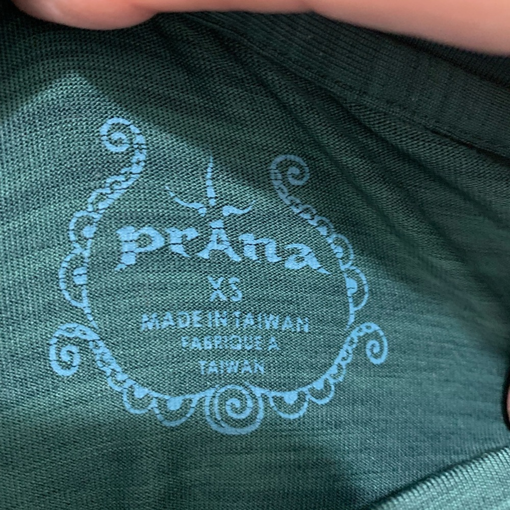 Prana Dark Green Long Sleeve Athletic Top with Artistic Print on Arms Size XS - Picture 6 of 7